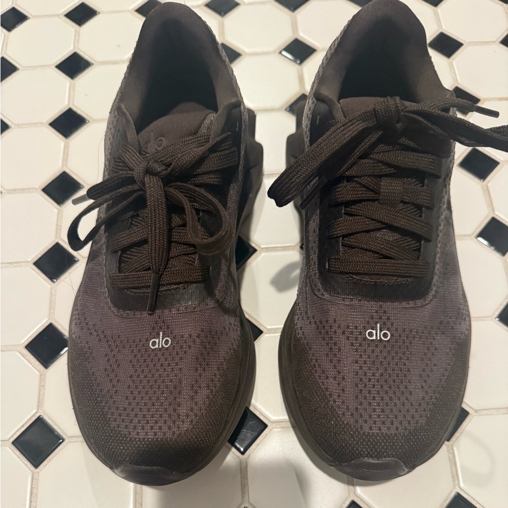 ALO Yoga Dark Brown Sneakers- Espresso womens size 6.5